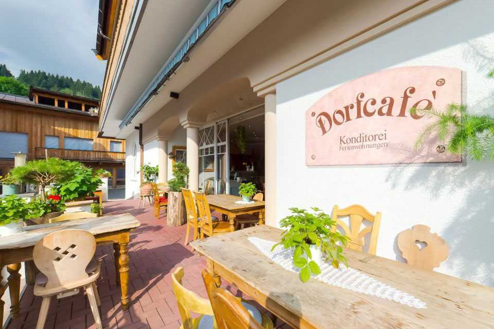 Terrasse des Dorfcafe Fieberbrunn